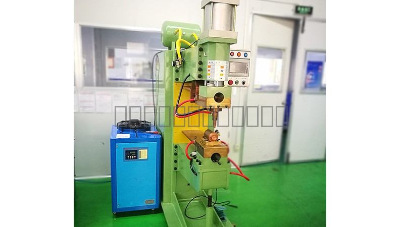 焊本點(diǎn)焊機(jī)配冷水機(jī)