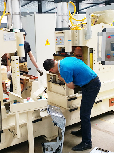 某客戶公司現(xiàn)場服務(wù)