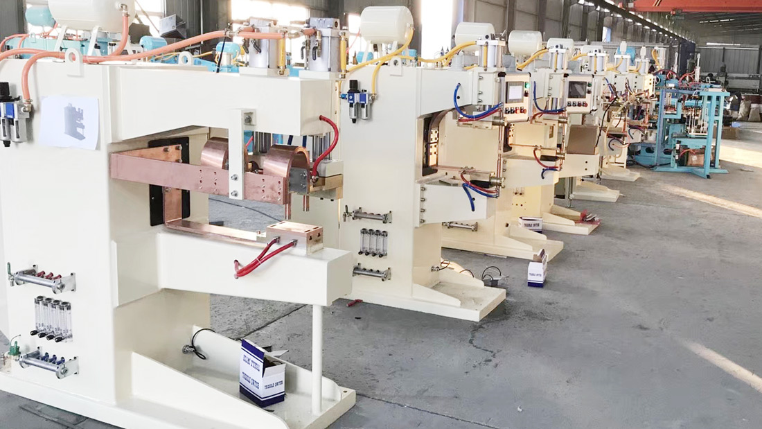 加長(zhǎng)臂點(diǎn)焊機(jī)生產(chǎn)現(xiàn)場(chǎng)