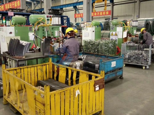 青島客戶安裝調(diào)試焊本酸洗板螺母中頻點(diǎn)焊機(jī)